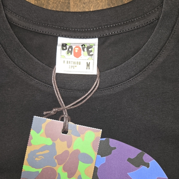 The BAPE Sand Camo Big Ape Head T-shirt in Black Navy is a stylish and versatile - Picture 3 of 4